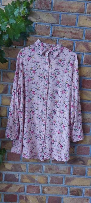 شومیز نخی شسته شده گلدار صورتی